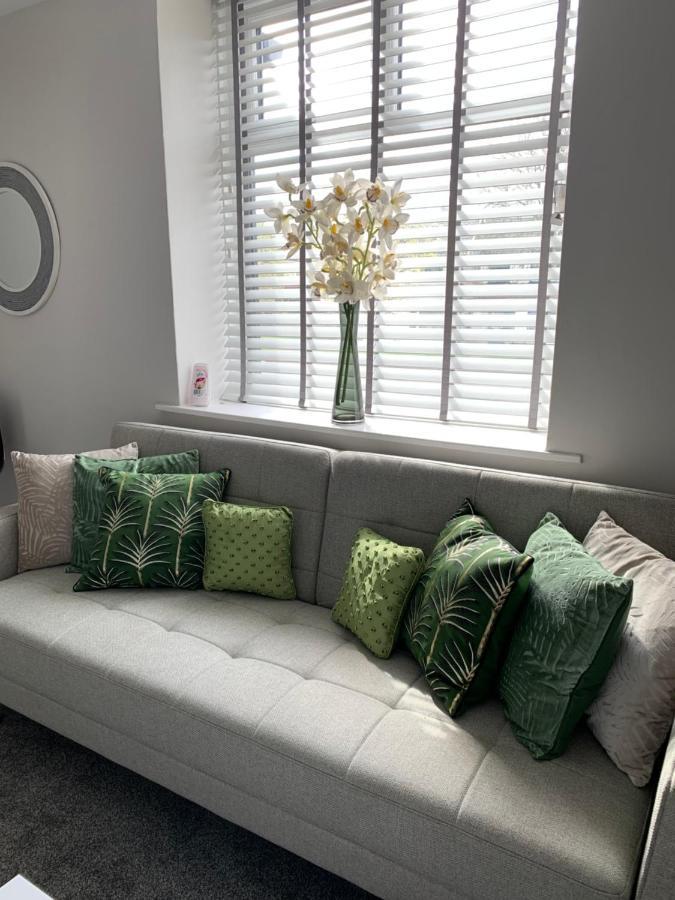 The Greens Apartment Farnworth Dış mekan fotoğraf